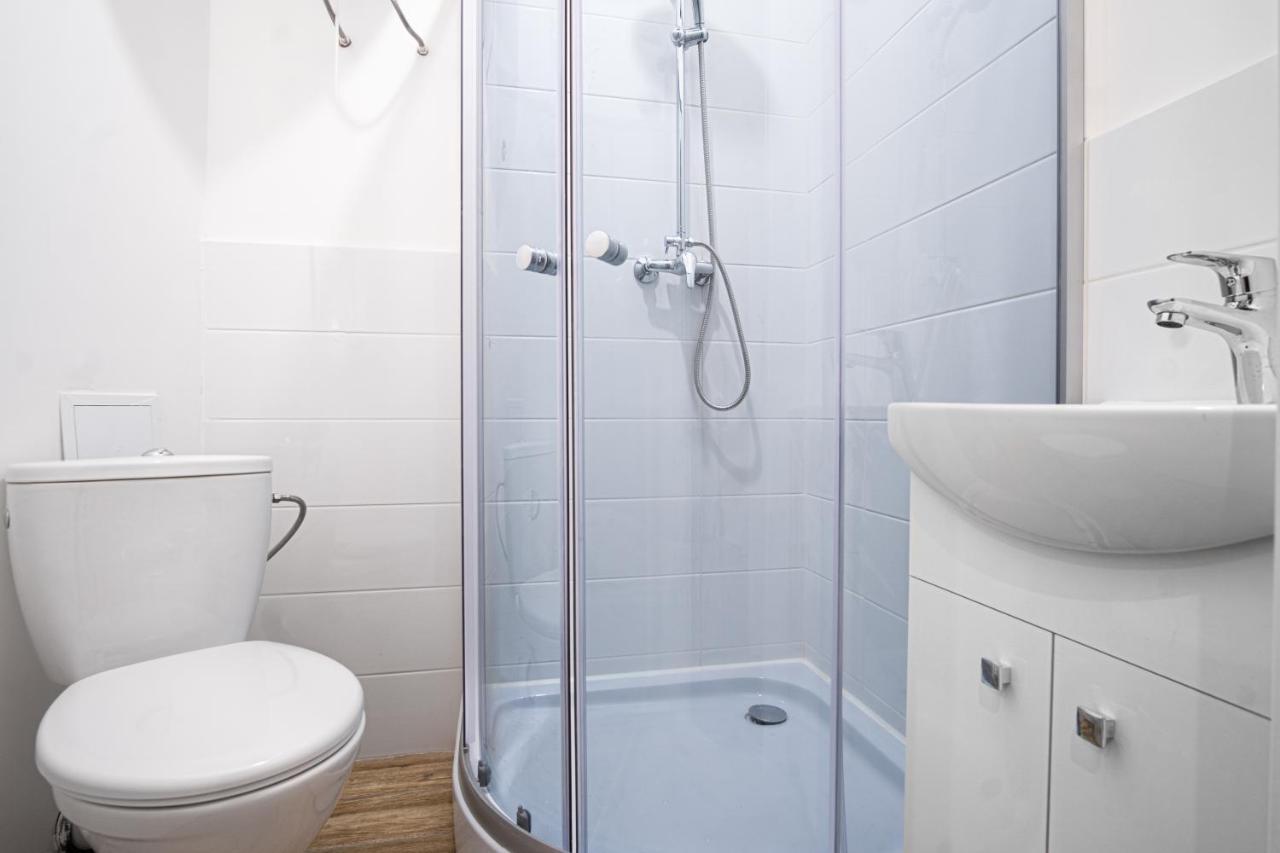Revolution Aparts - Rewolucji 27 Lodz  Ngoại thất bức ảnh