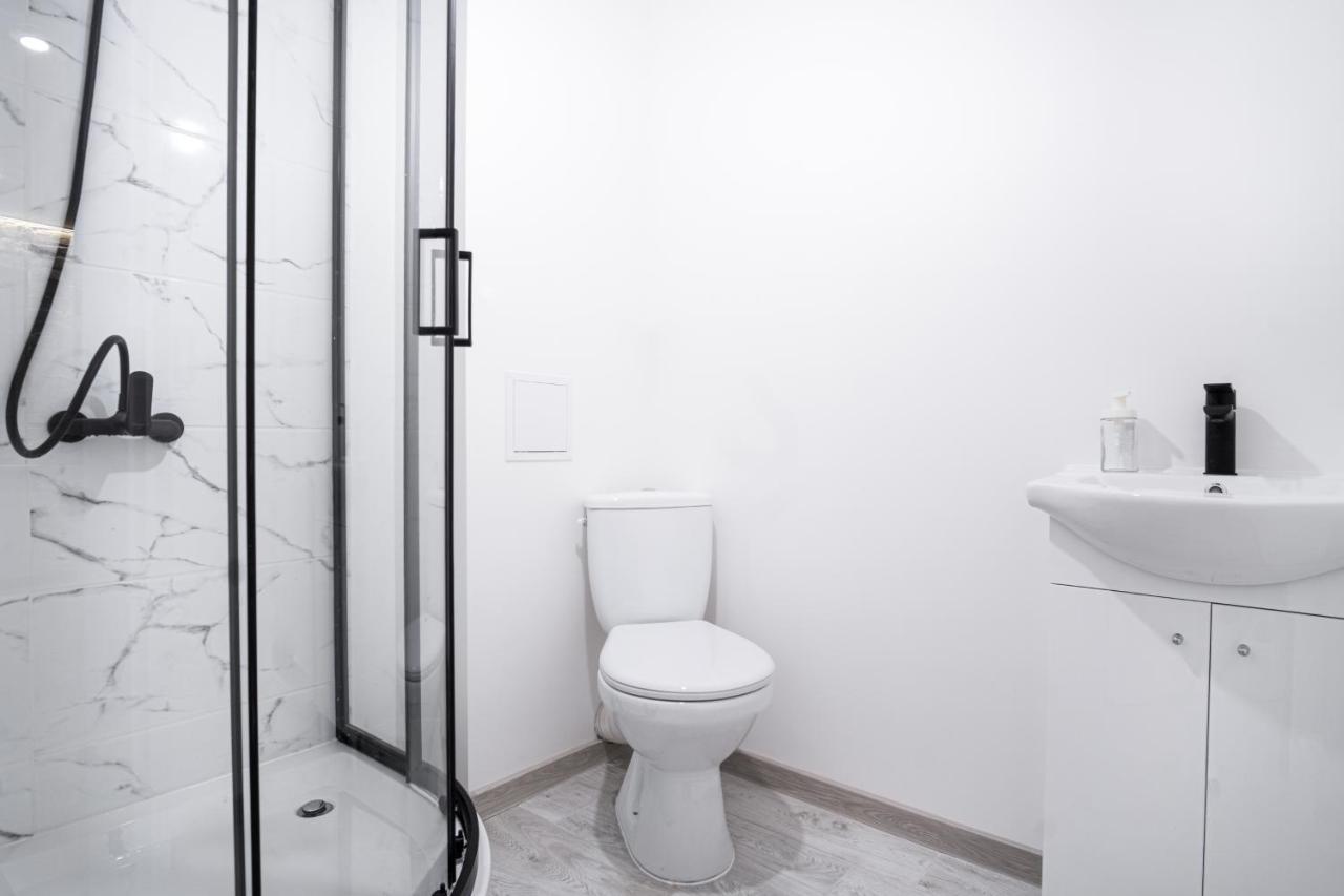 Revolution Aparts - Rewolucji 27 Lodz  Ngoại thất bức ảnh