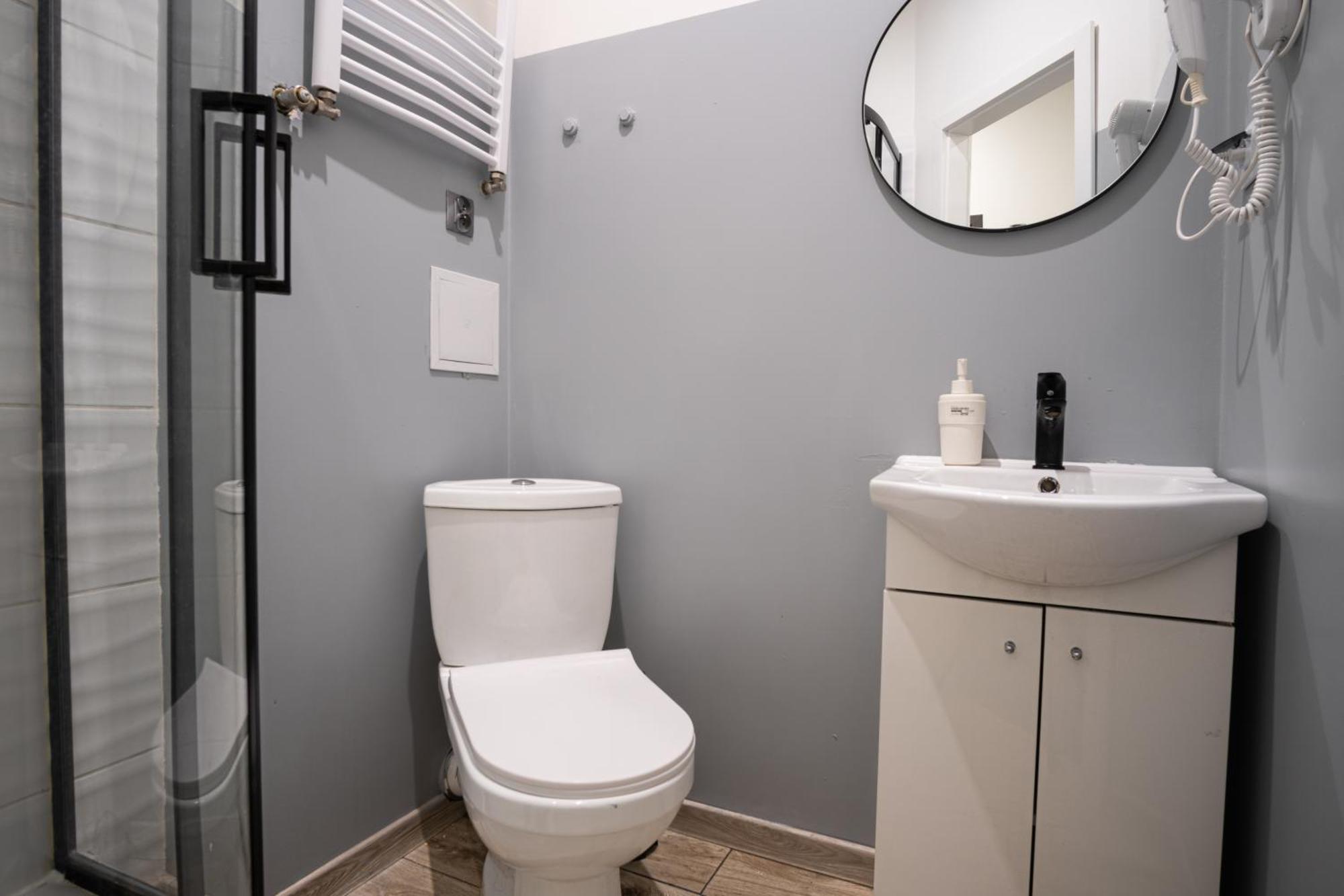 Revolution Aparts - Rewolucji 27 Lodz  Ngoại thất bức ảnh