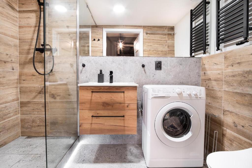 Revolution Aparts - Rewolucji 27 Lodz  Ngoại thất bức ảnh
