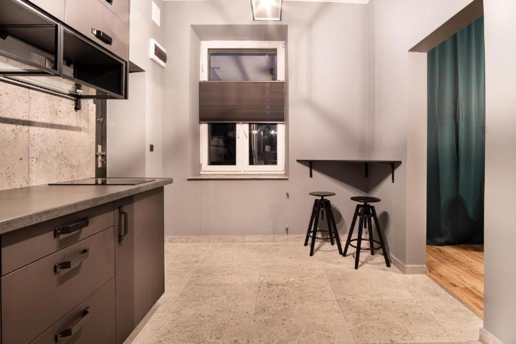 Revolution Aparts - Rewolucji 27 Lodz  Ngoại thất bức ảnh
